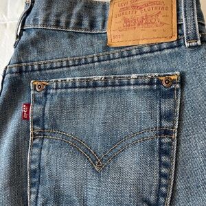 Levi's Women’s blue Denim button fly low rise Jeans - Classic 502 Fit